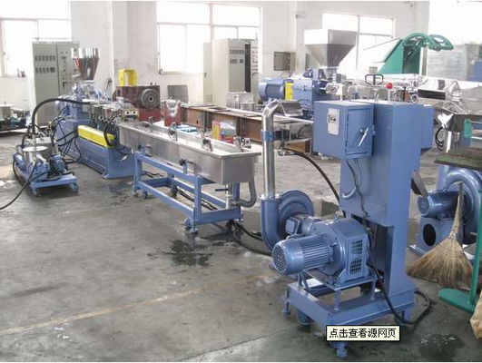 좋은 가격 PP 플라스틱 알갱이로 만드는 기계 100-500kg/h 병 조각 과립 기계 온라인으로