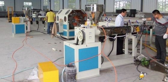 좋은 가격 연약한 20-63mm PVC 투명한 플라스틱 관 밀어남 기계 250kg/Hour 온라인으로