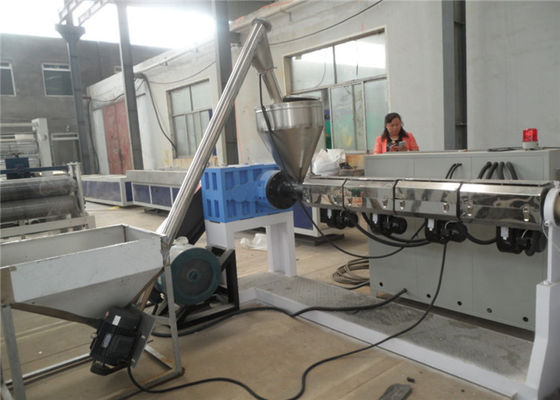 좋은 가격 WPC 윈도우 PVC 프로파일 압출 기계 250 kg/H PLC 제어 온라인으로
