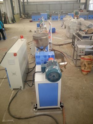 좋은 가격 PVC WPC 단면도 밀어남 선/PVC 벽면 생산 라인 옥외에게 Decking 만들기 온라인으로