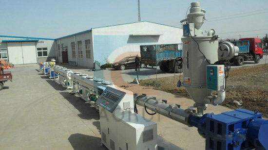 좋은 가격 HDPE 전기 수관 플라스틱 밀어남 기계, PP 배수장치 관 압출기 온라인으로