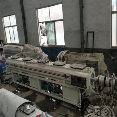 좋은 가격 다재다능한 200-300kg/h 출력 PVC 파이프 생산 라인 보증 기간 온라인으로
