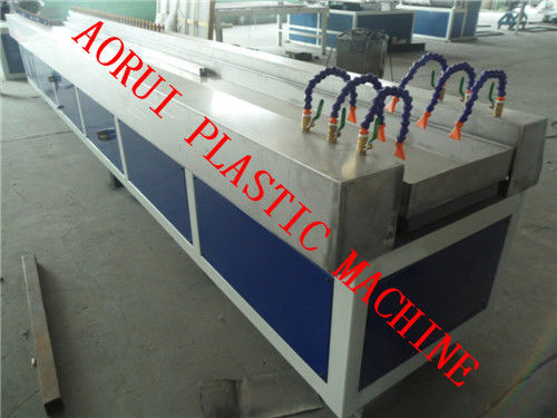 좋은 가격 PVC 벽면 Wpc 단면도 밀어남 선, Wpc 단면도 생산 라인 온라인으로