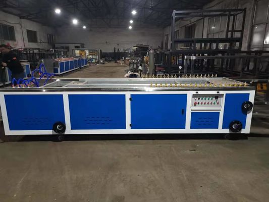 좋은 가격 380V 22 kw 150 kg/H UPVC WPC 프로파일 생성 라인 온라인으로